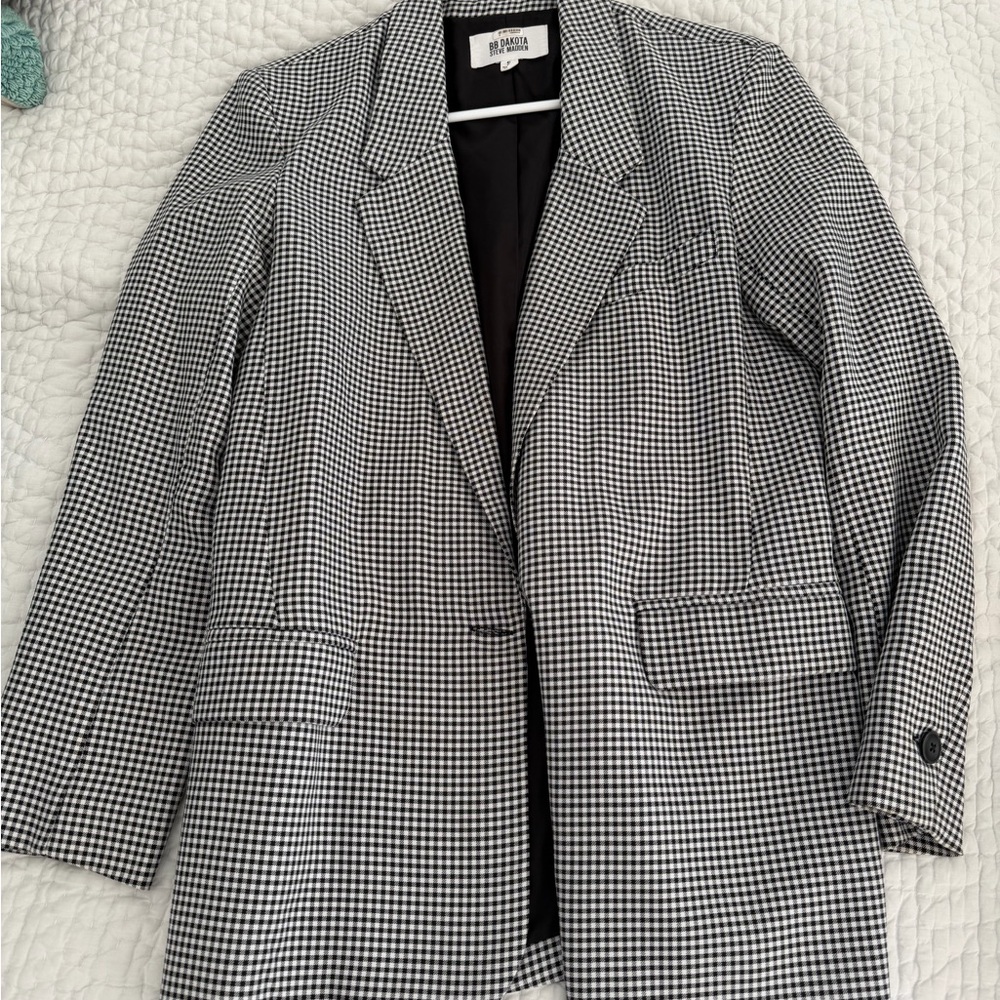 BB Dakota Black and White Houndstooth Blazer